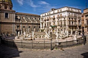 Palermo, piazza Pretoria, e fontana della Vergogna