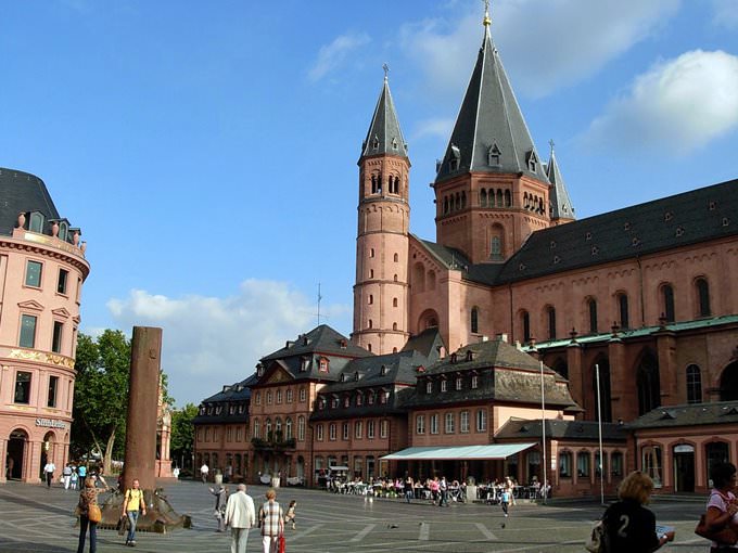 Der Marktplatz in Mainz mit Dom