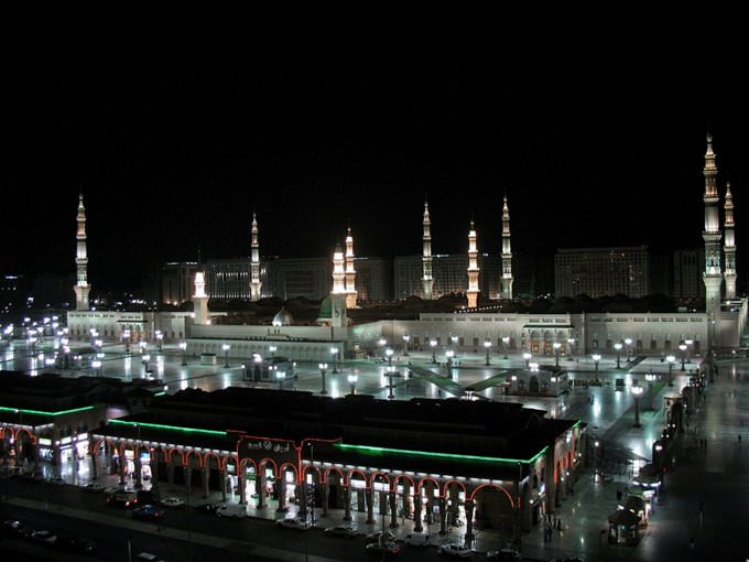 Madinah, Al haram at night