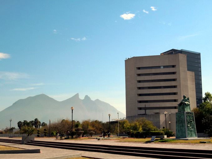 Cerro de la Silla y rascacielos