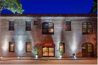 Отель Staybridge Suites Savannah Historic District