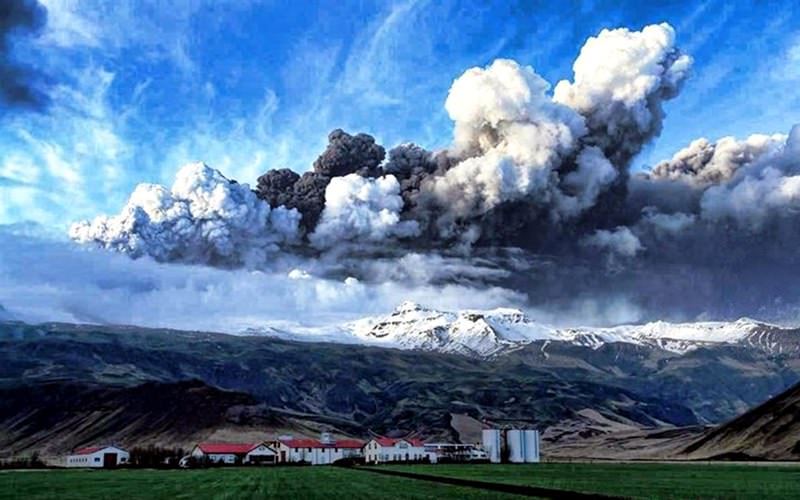 Hekla | Die aktivsten Vulkane der Welt | OrangeSmile.com
