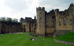 Замок Алник, Англия