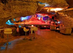 Пещерный бар «Алукс», Мексика