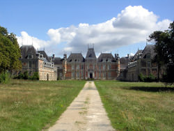 Замок Клермон Луи де Фюнеса, Франция