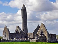 Башня в монастыре Клонмакнойс, Ирландия