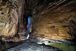 Пещера Эр Ван Дон, Китай