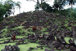 Пирамида Гунунг-Паданг, Индонезия