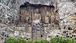 Буддийский пещерный храм Лунмэнь, Китай