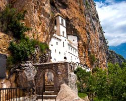 Чудотворный монастырь Острог 