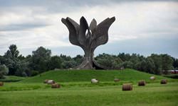 Памятник жертвам концлагеря Ясеноваца 