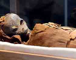 Sarkophag mit der extraterrestrischen Mumie in der Türkei