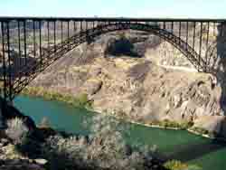El Puente Perrine