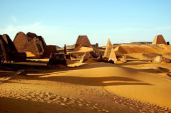 Piramitler Nubian Çölü
