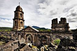 Iglesia de San Juan Parangaricutiro, México