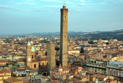 Падающие башни в Болонье, Италия