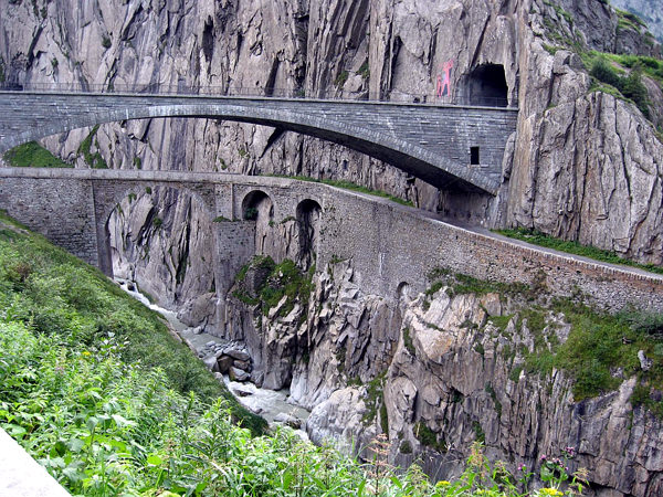 Gotthard-Strassen tüneli, İsviçre