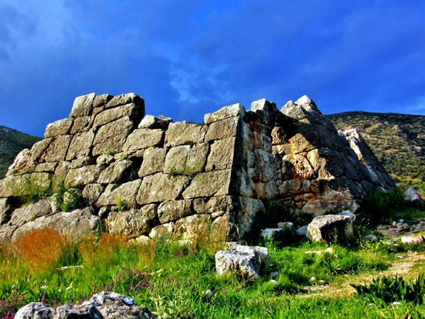 Pirámide Griega, Grecia