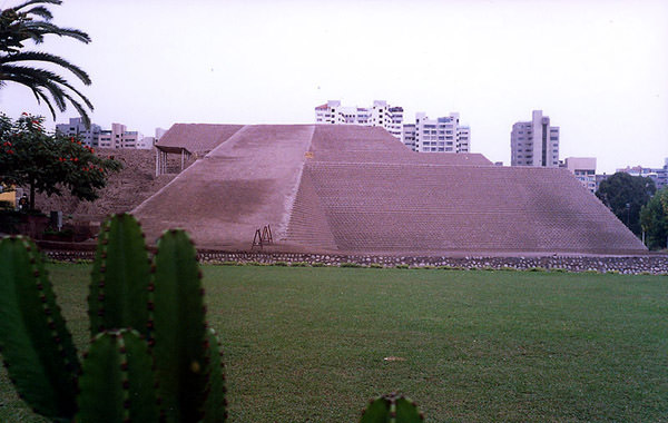 Пирамида Уака Уальямарка, Перу