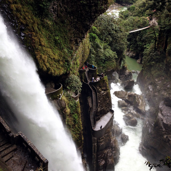 Treppe zum Wasserfall Pailon del Diablo, Ecuador