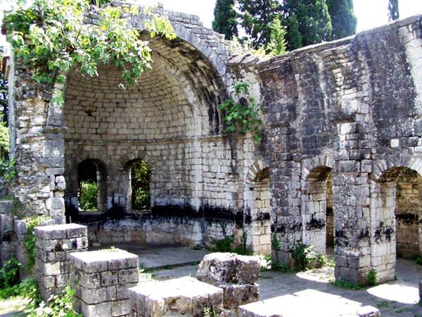 Цандрыпшский храм, Абхазия