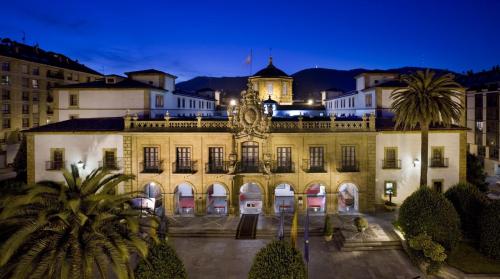Отель Melia Hotel de la Reconquista