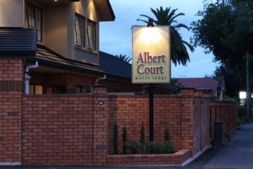 Hotel Albert Court Motor Lodge