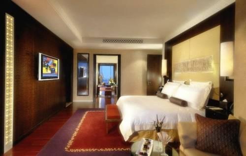 Фото отеля The H Hotel, Dubai