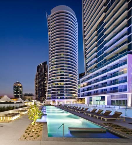 Фото отеля Hilton Surfers Paradise Residences, Gold Coast