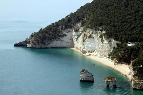 Foto von Baia Dei Faraglioni Beach Resort, Mattinata