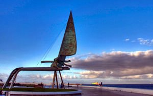 Ceñida, monumento homenaje a la vela latina canaria - Las Palmas de Gran Canaria Ceñida, monumento homenaje a la vela latina canaria - Las Palmas de Gran Canaria