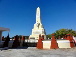 Mausoleo y Monumento a los Bomberos de El Polvorin, en el Cementerio Civil, Barrio Portugues Urbano, Ponce, Puerto Rico