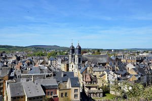 Sedan (Ardennes) - Vue sur la ville et léglise Saint-Charles-Borromée (depuis le château-fort)