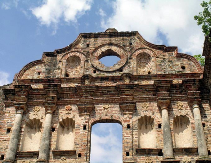 Fachada de Ruina Espanol - Casco Antiquo