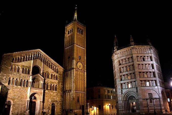 Piazza duomo by night