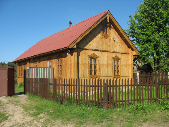 Among Friends cottage. Front view
