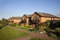 Отель Crowne Plaza Resort Colchester Five Lakes