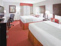 Отель La Quinta Inn and Suites Dallas I-35 Walnut Hill Lane