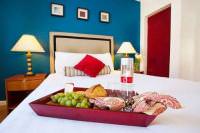 Отель The Alpine Inn & Suites