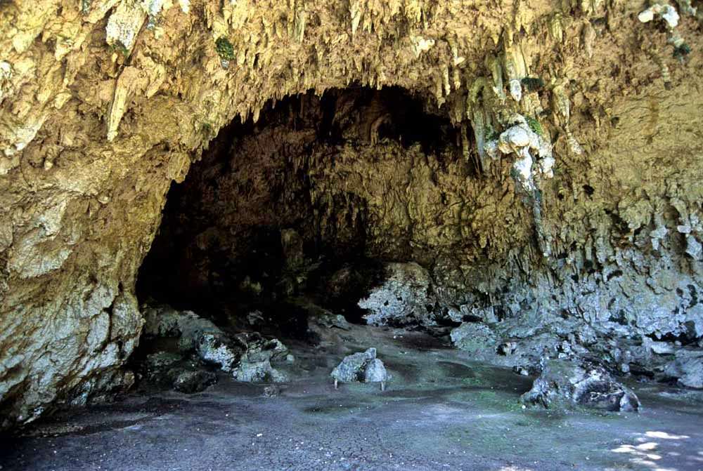 Пещеры на островах