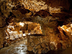 Bad in der Höhle Giusti, Italien
