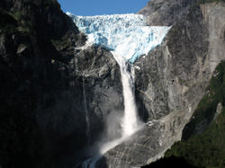 Hanging Glacier Wasserfall, Chile