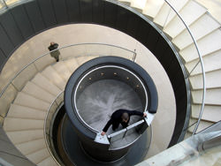 Hydraulischer Aufzug in Louvre, Frankreich