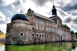 Impressive castles and palaces located on water