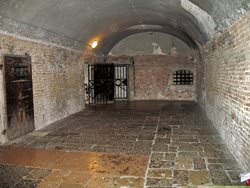 Тюрьма Пьомби, Италия