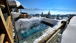 Бассейн в спа-отеле LeCrans, Швейцария