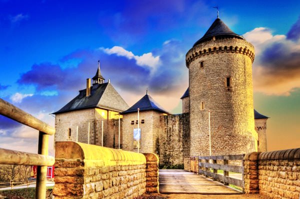 Замок Мальбрук, Франция