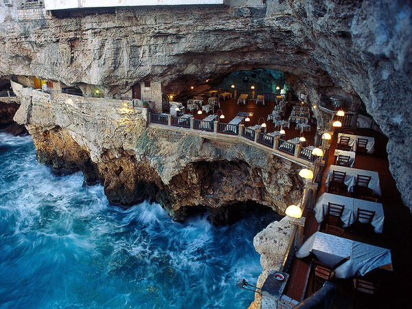 Ресторан Grotta Palazzese | Серия 'Необычные рестораны мира'