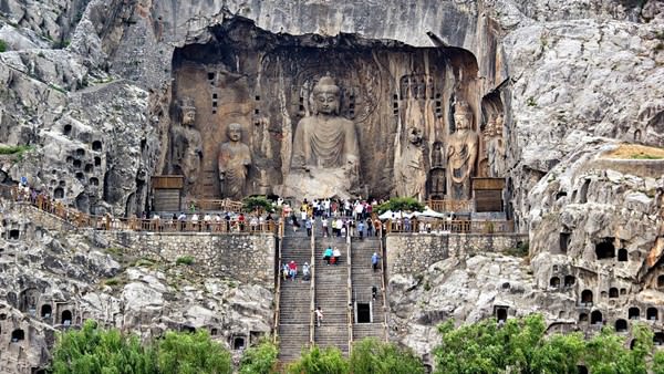 Буддийский пещерный храм Лунмэнь, Китай