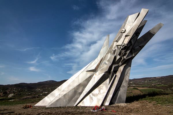 Памятник храбрости в Остре, Сербия